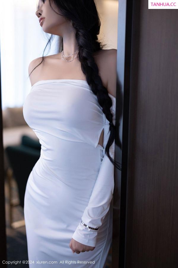 小娜比  [XiuRen]高清写真图 2024.09.05 No.9115 娜比 黑丝美腿第39张图片